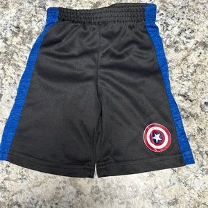 Marvel Avengers shorts 2T